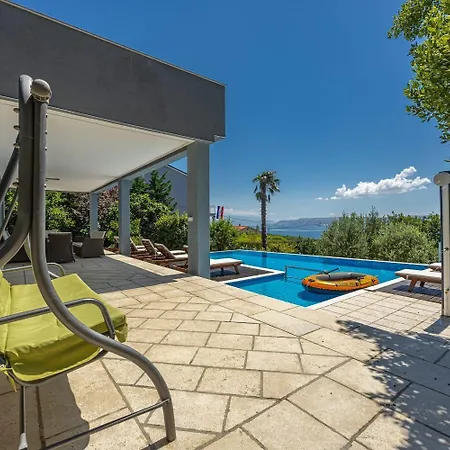 Luxury With A Swimming Pool - 21519 *