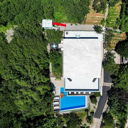 Villa Luxury With A Swimming Pool - 21519