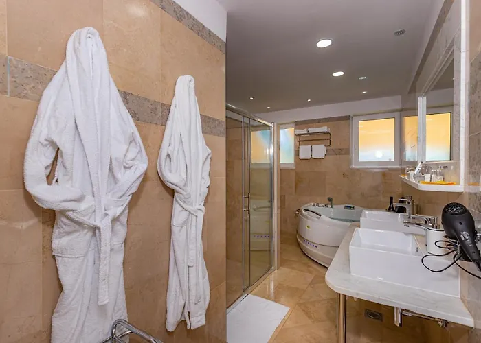 Luxury With A Swimming Pool - 21519 *