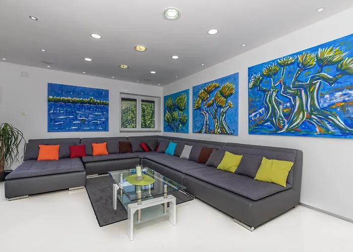 Luxury With A Swimming Pool - 21519 Villa