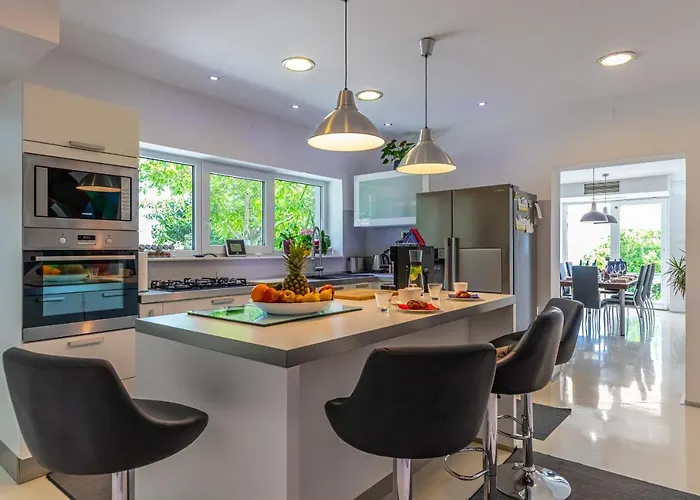 Luxury With A Swimming Pool - 21519 Villa