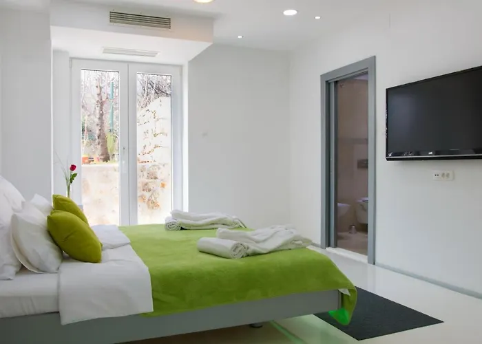 Luxury With A Swimming Pool - 21519