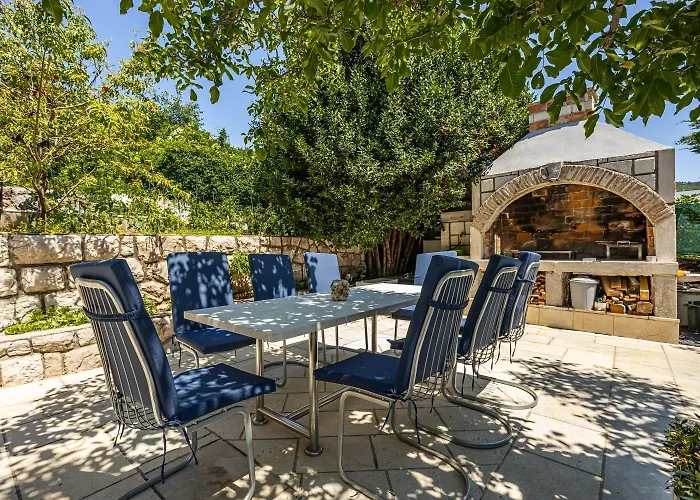 Luxury With A Swimming Pool - 21519