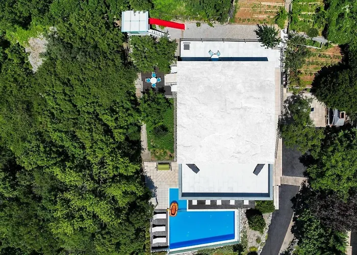 Villa Luxury With A Swimming Pool - 21519